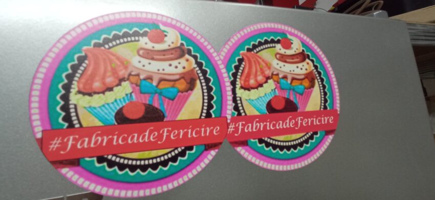 Personalizare și originalitate cu stickerele cu lacuire selectivă